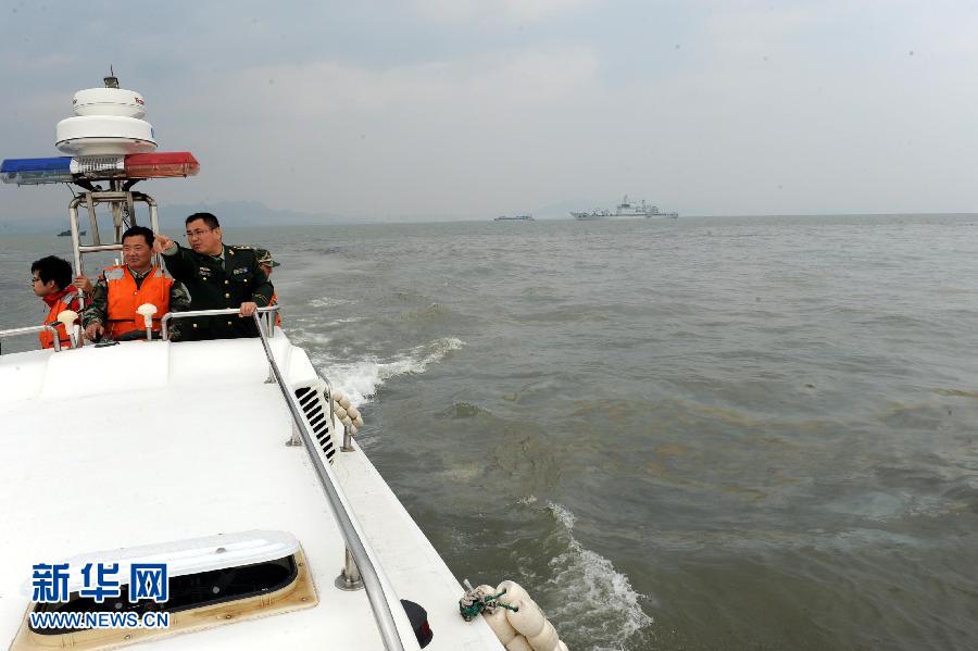 Один моряк погиб и 10 числятся пропавшими без вести в результате столкновения судов в морской акватории вблизи города Циндао провинции Шаньдун /Восточный Китай/. Это подтвердило сегодня провинциальное управление по морским делам.