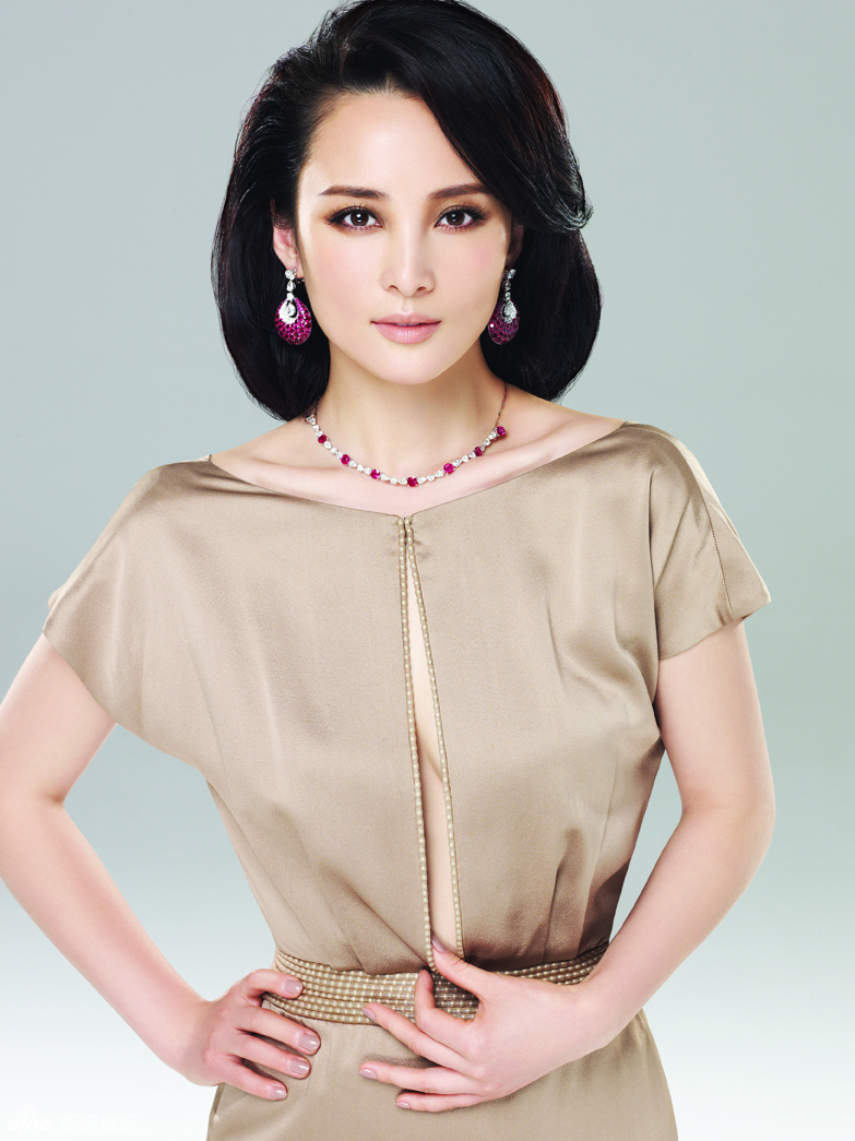 Звезда Цзян Циньцинь в рекламе ювелирки
