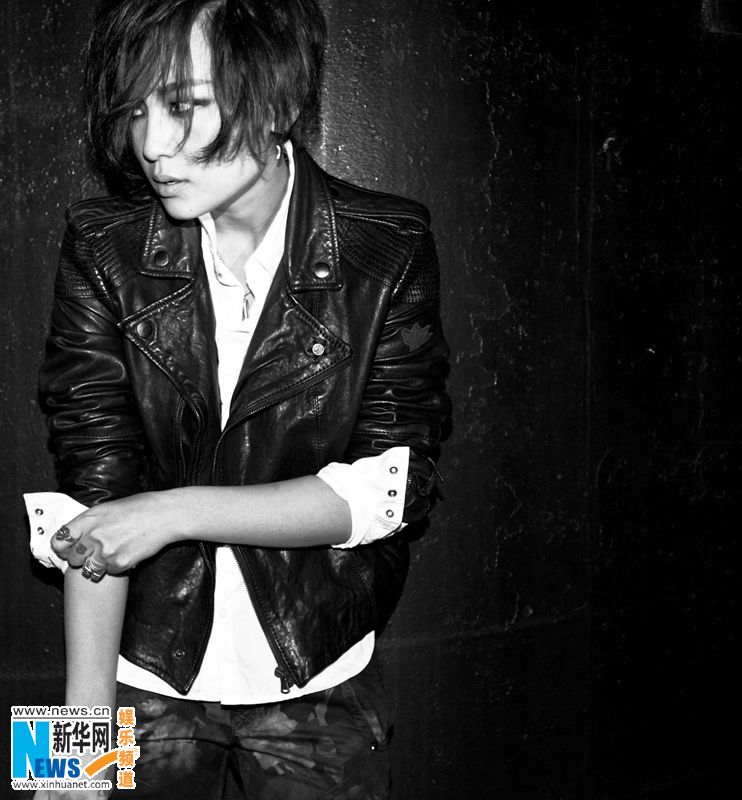 Модные снимки певицы Чжоу Бичан