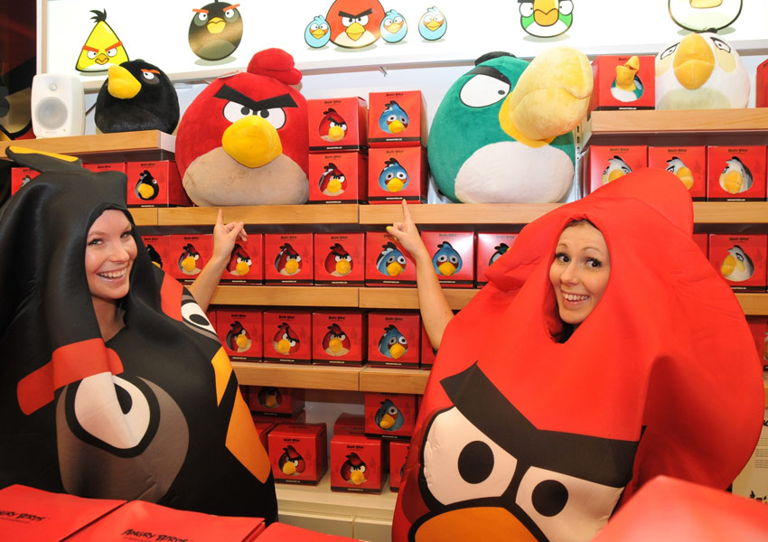 В 11 часов 11 ноября первый в мире тематический магазин популярной мобильной игры «Angry Birds» финской компании «Rovio» открылся в Хельсинки. 