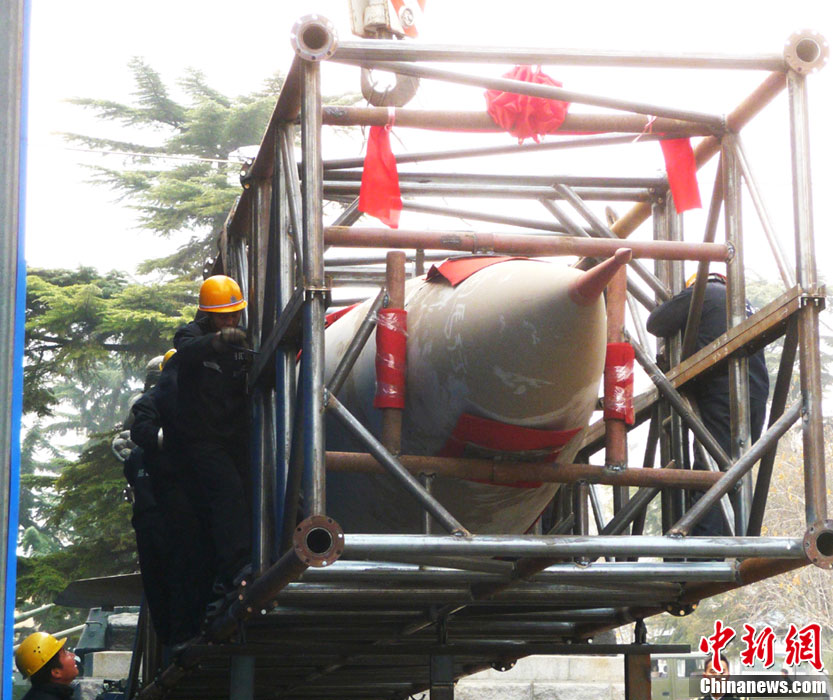 15 ноября 2011 года в Китайском народном военно-революционном музее единственная сохранившаяся ракета «Дунфэн-1», которая раньше была в центральном зале павильона оружия, была перемещена на южную площадь.