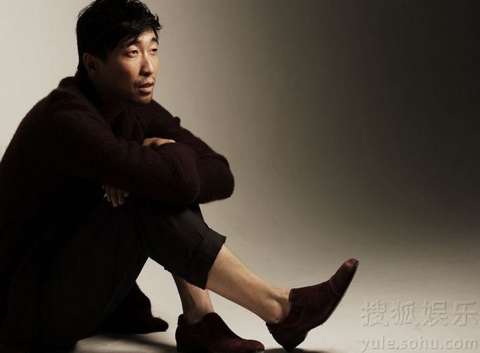 Известная кинозвезда Китая Ван Цяньюань, которому присвоено звание лучшего героя в междуродных трех кинофестивалях