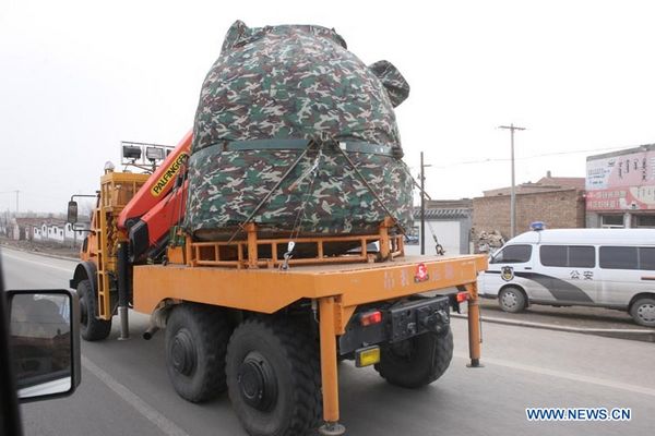 Спускаемый аппарат непилотируемого космического корабля &apos;Шэньчжоу-8&apos; доставлен в Хух-Хото 