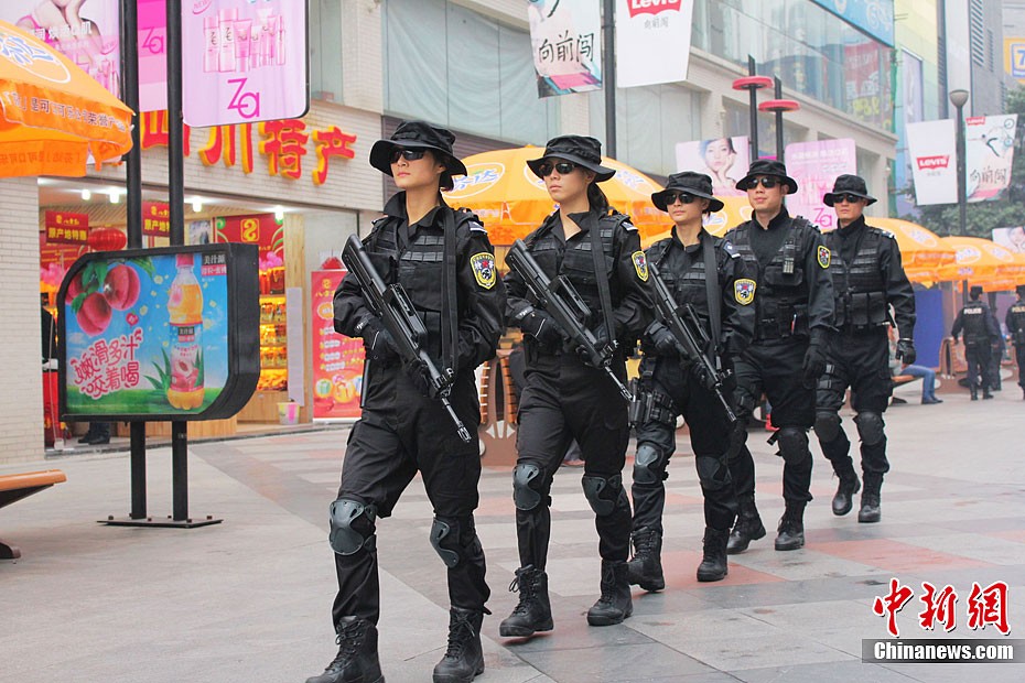 Специальные женщины-милиционеры в Чэньду1