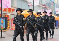 Специальные женщины-милиционеры в Чэньду