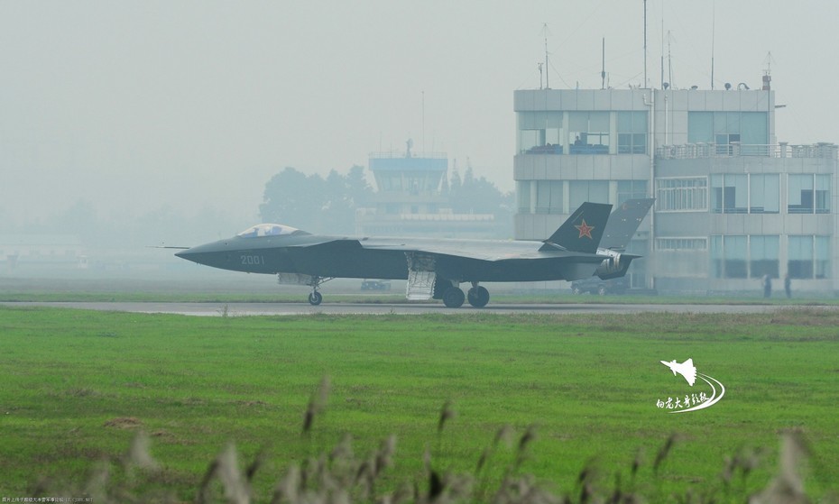 Китайский истребитель пятого поколения J-20 совершил новый испытательный полет4