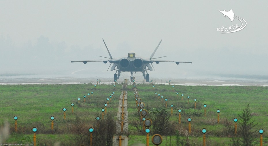 Китайский истребитель пятого поколения J-20 совершил новый испытательный полет7