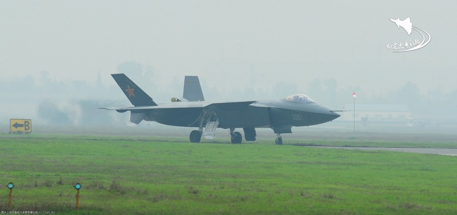 Китайский истребитель пятого поколения J-20 совершил новый испытательный полет11