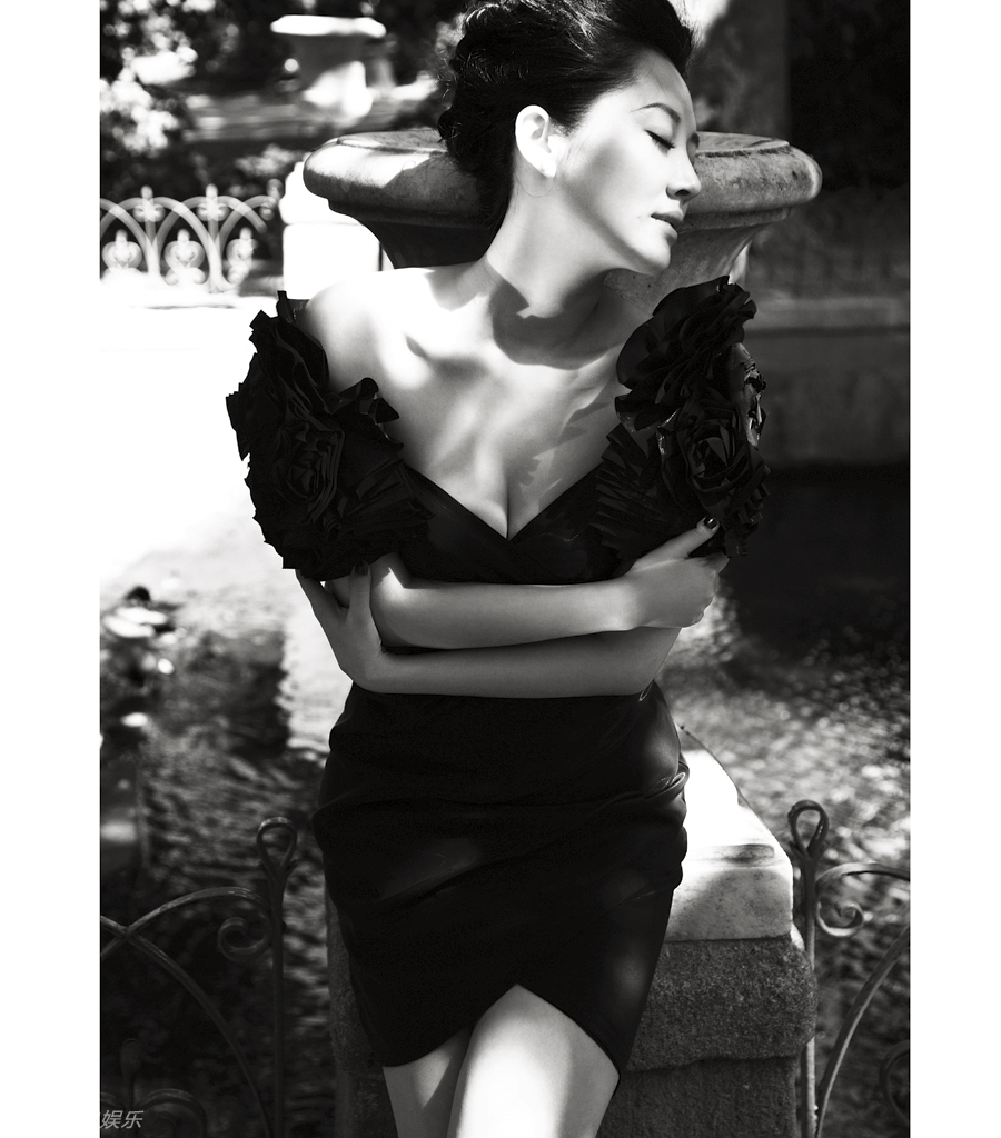Элегантная звезда Сюй Цин в черно-белых фото