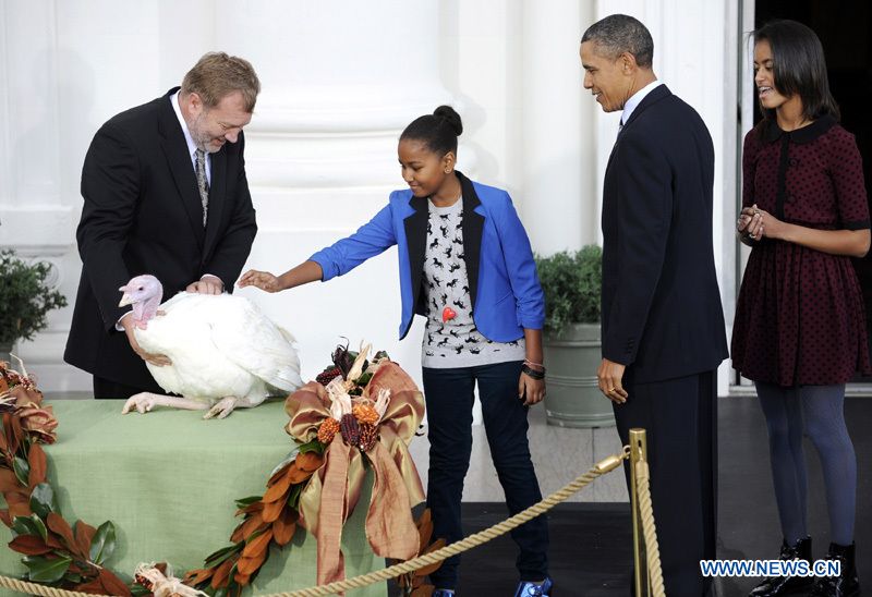 Накануне праздника День благодарения президент США Барак Обама &apos;помиловал&apos; двух индюков
