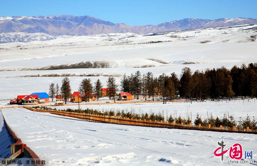 Величественные горы Тяньшань в СУАР Синьцзян после снегопада
