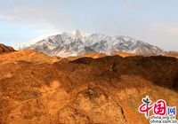 Величественные горы Тяньшань в СУАР Синьцзян после снегопада