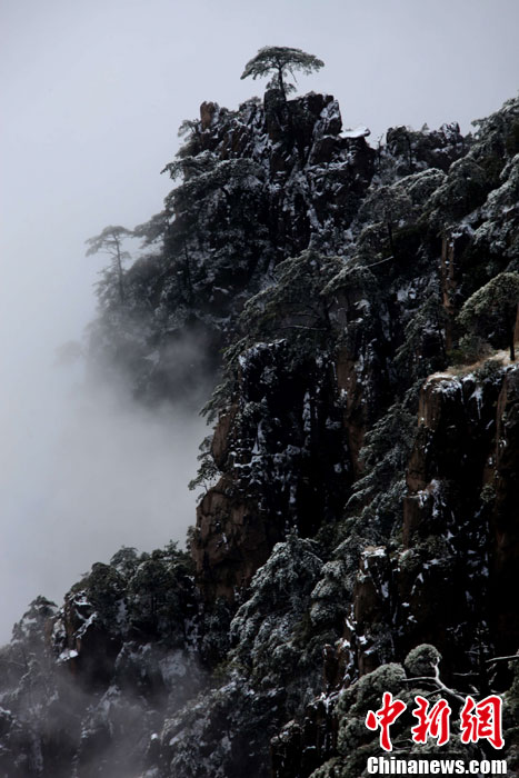 Живописная турзона Хуаншань после первого снега