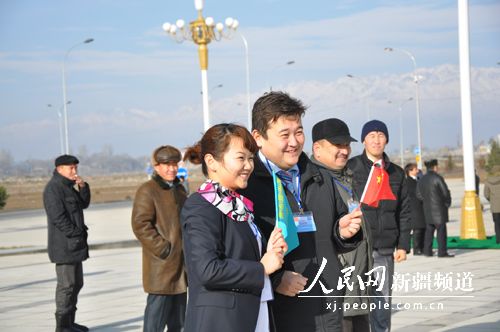 На китайско-казахстанской границе состоялась церемония открытия МЦПС 'Хоргос' и стыковки второй трансграничной железной дороги между двумя странами 