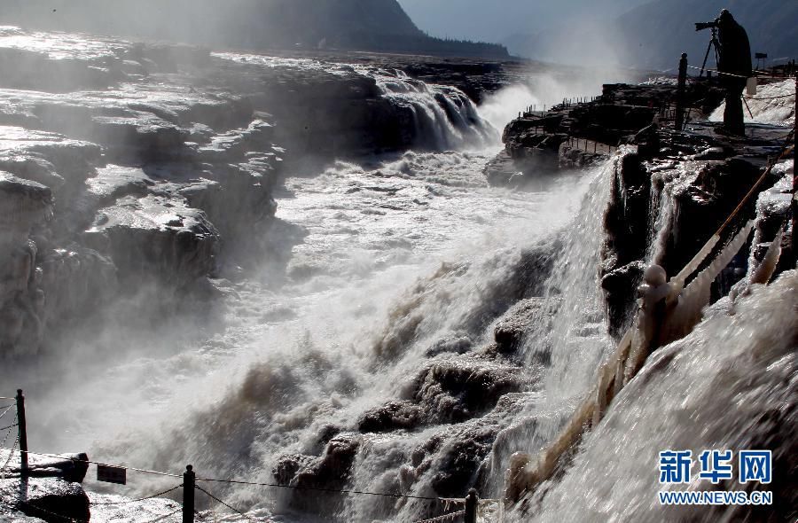 Чудеса природы: замерзший водопад «Хукоу»