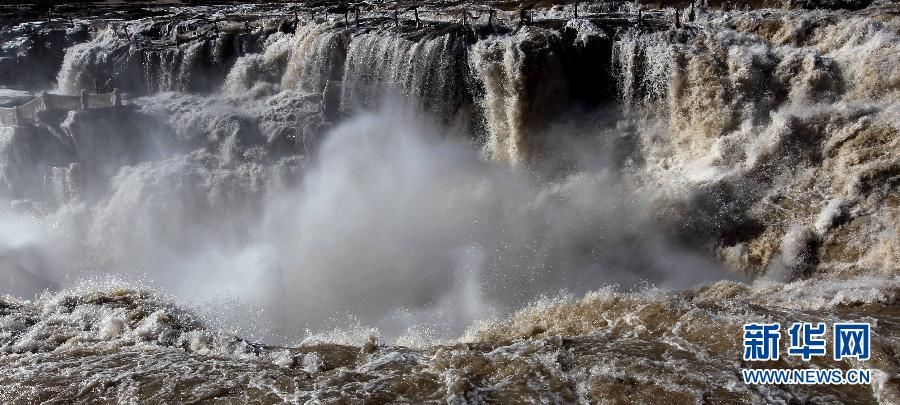 Чудеса природы: замерзший водопад «Хукоу»