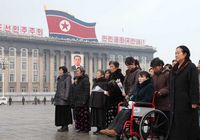Жители Пхеньяна продолжают выражать глубокую скорбь в связи с кончиной Ким Чен Ира