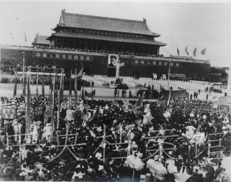 На фото: 1 октября 1949 года торжественная церемония образования КНР.