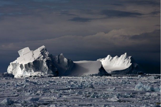 Исчезающие ледяные горы в объективе известного американца Камиля Симэна 