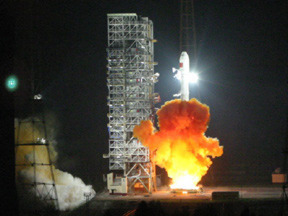 На снимке: Китай успешно запустил шестой по счету спутник навигационной системы «Бэйдоу»