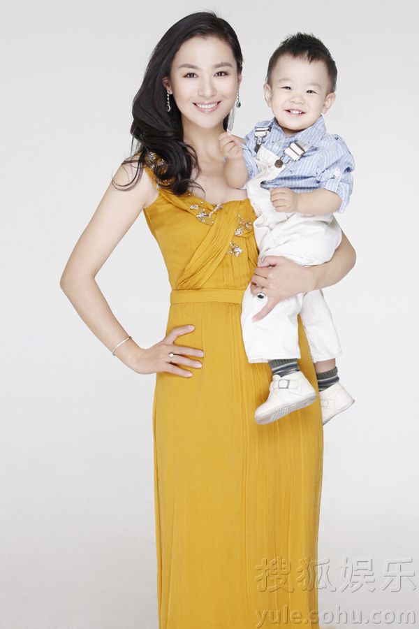 Мама-звезда Шэнь Аоцзюнь со своим сыном