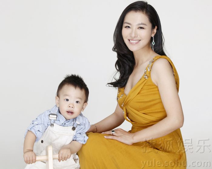 Мама-звезда Шэнь Аоцзюнь со своим сыном