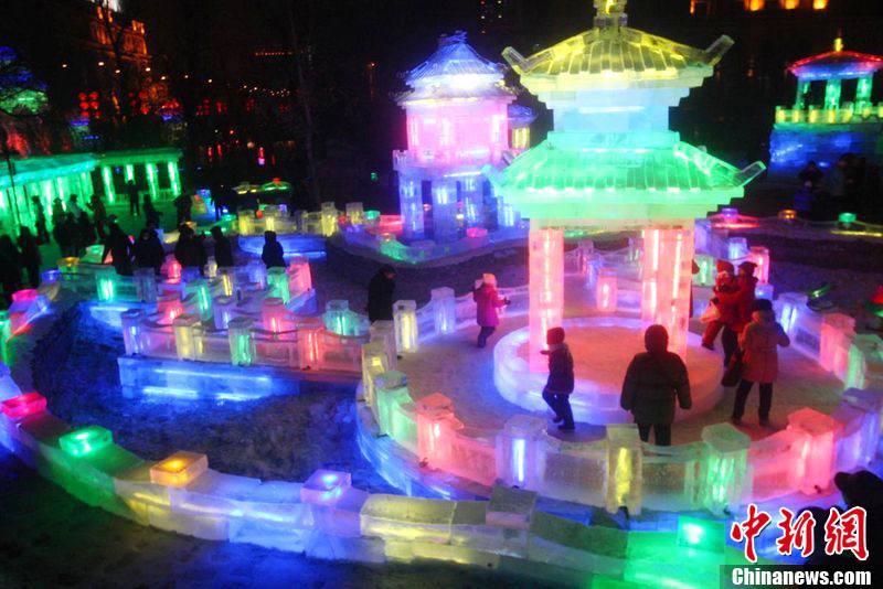 Гулянье в Парке ледяных фонарей открылось в Харбине