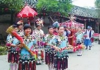 Проведение Праздника Весны в деревнях национальности Мяо