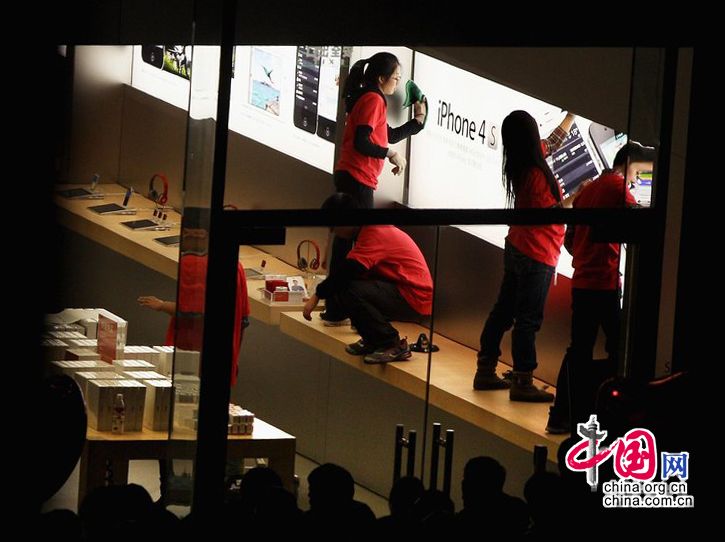 Началась продажа iPhone4S в Пекине и Шанхае4
