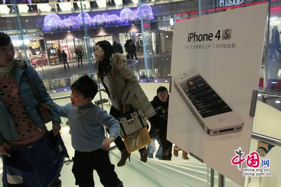 Началась продажа iPhone4S в Пекине и Шанхае5