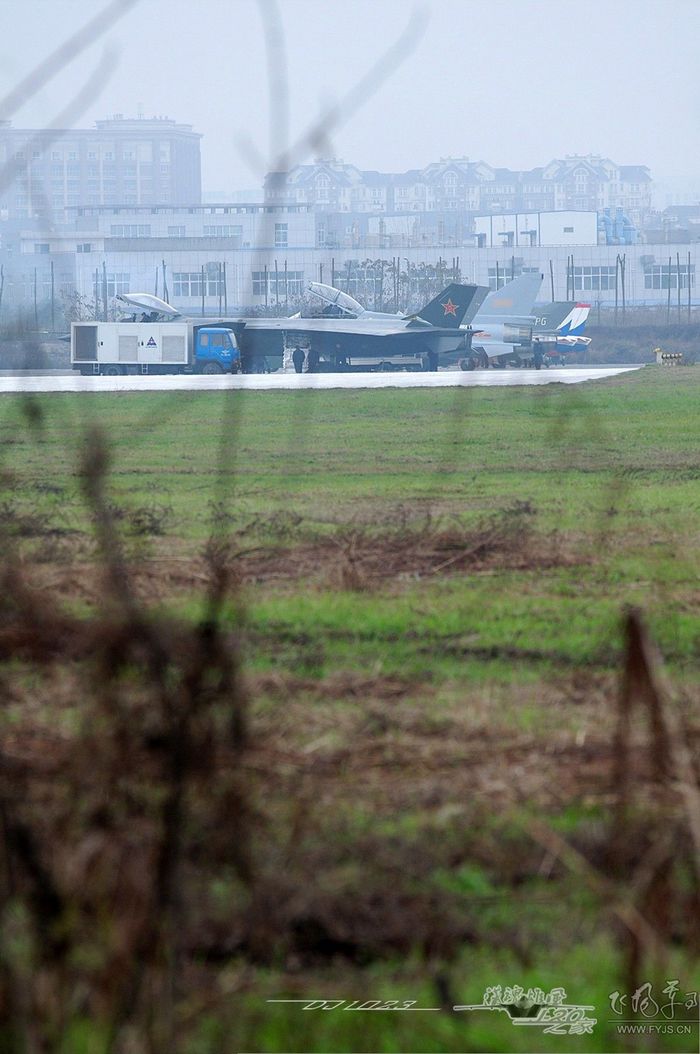 Испытательный полет истребителя «Цзянь-20» в 2012 году