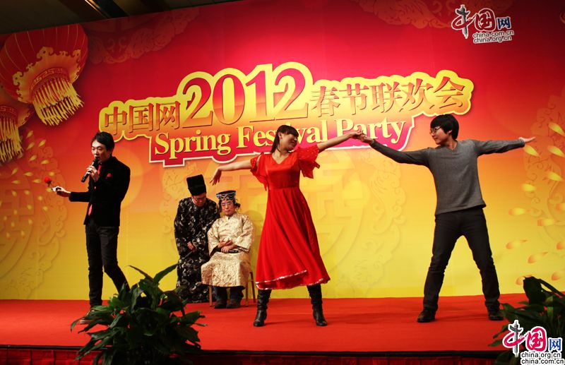 Новогодняя вечеринка сайта «Чжунгован», посвященная Году Дракона