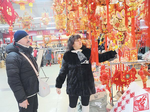 Большое количество россиян отмечает праздник Весны в приграничном городе Хэйхэ 