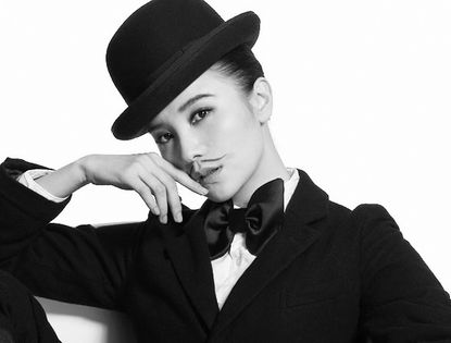 Очаровательная актриса Сун Цзя в мужском образе