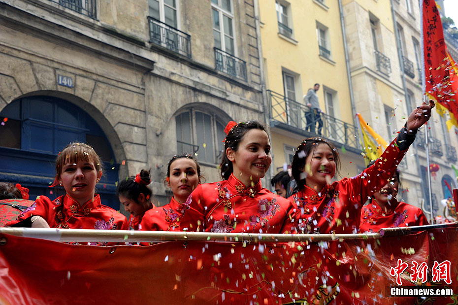 Парад по случаю Праздника Весны в Париже