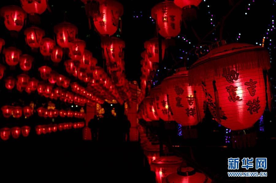 Оживленная атмосфера в преддверии праздника фонарей в г. Тайбэй 