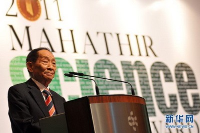 «Отец» китайского гибридного риса Юань Лунпин удостоен научной премии имени Махатхира 2011 года2