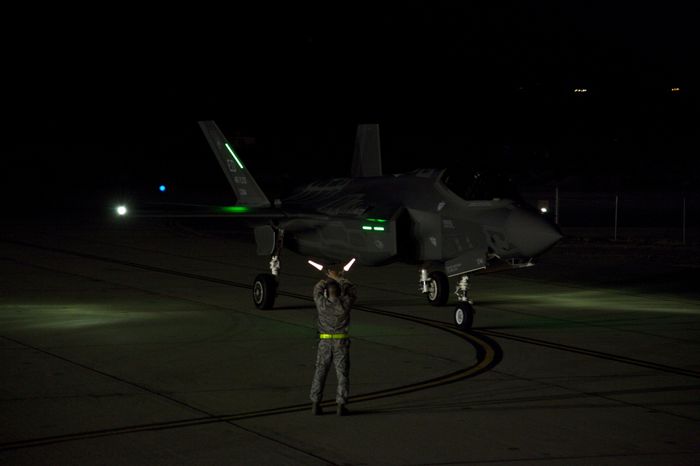 Первый ночной полет истребителей «F-35A» прошел успешно