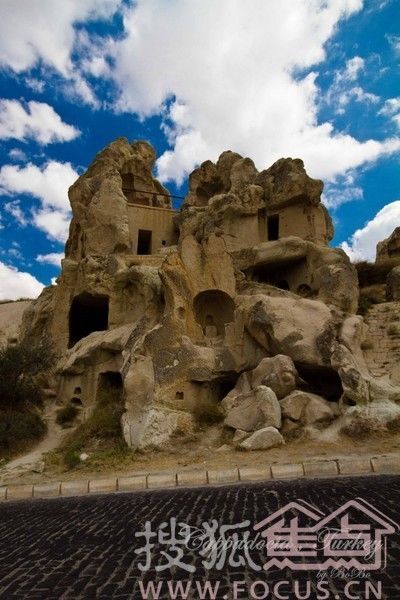 Сказочные дома в пещерах – Каппадокия