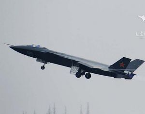 Китайский истребитель пятого поколения J-20 совершил новый испытательный полет
