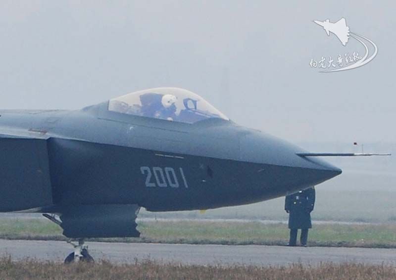 Китайский истребитель пятого поколения J-20 совершил новый испытательный полет