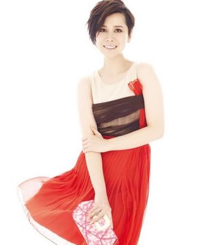 Телезвезда Хай Цин попала на обложку модного журнала