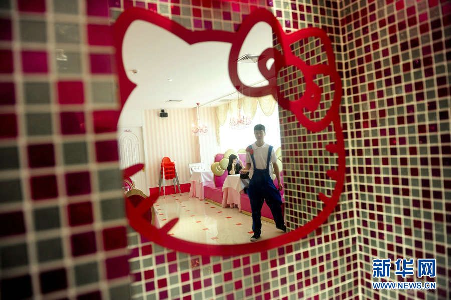 Проведение Дня Святого Валентина в тематическом ресторане «Hello Kitty» 