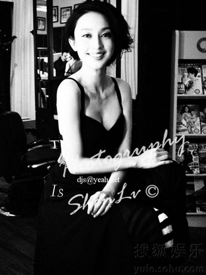 Красотка Чжан Ли в черно-белых снимках 