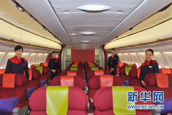 Первый в мире пассажирский самолет с салоном, оборудованным полностью местами бизнес- класса прилетел в Пекин4