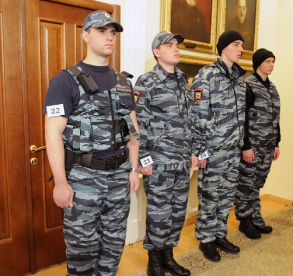 Недавно была продемонстрирована новая форма МВД России. Президент Медведев посетил церемонию.