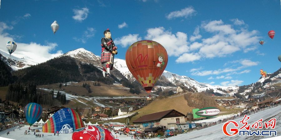 Фото: Международный фестиваль воздушных шаров в Швейцарии