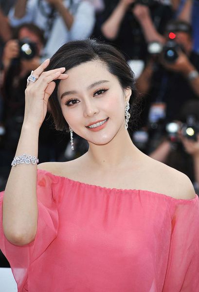 Красивые мгновения китайской актрисы Фань Бинбин на красном ковре 1