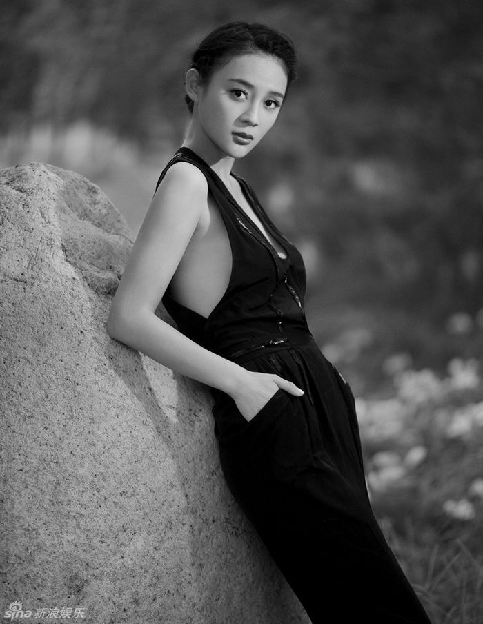 Восходящая телезвезда Юань Шаньшань в черно-белых снимках