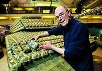 Мастер спецэффектов из Великобритании изготовил полноразмерный танк из более чем 5000 коробок яиц